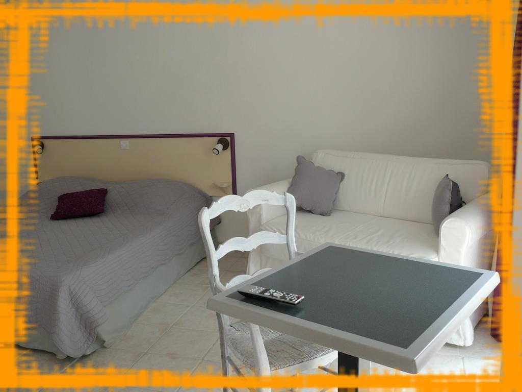 Auberge De La Couronne Lablachere Luaran gambar